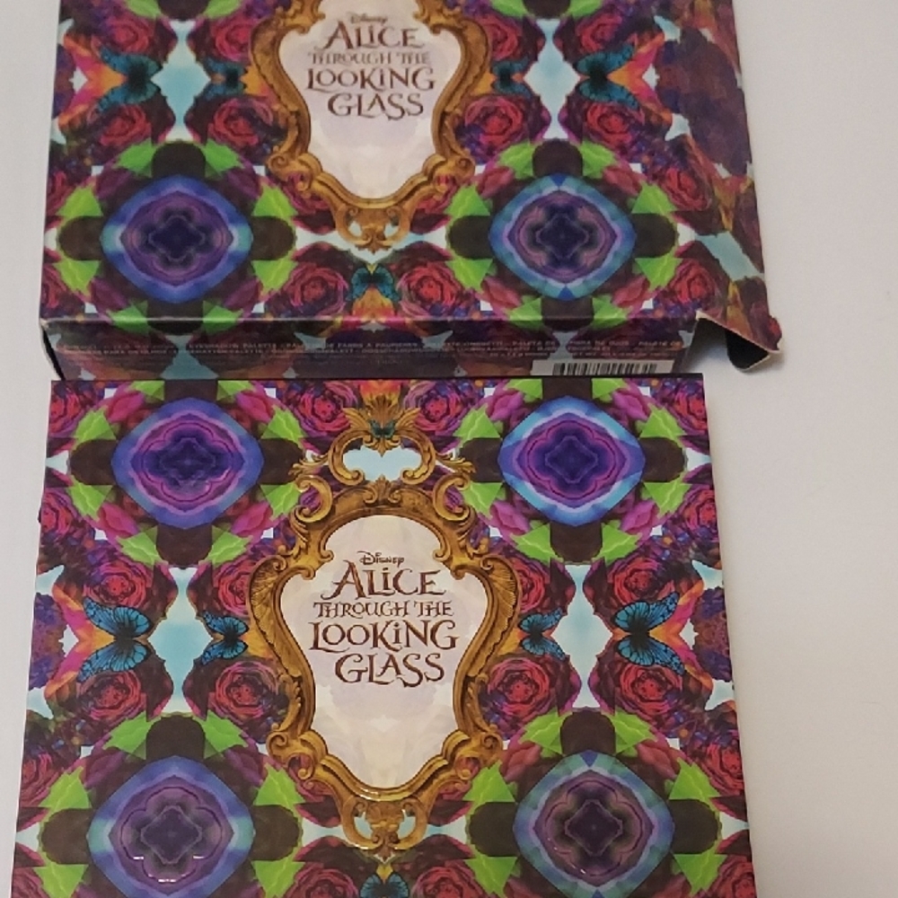 Alice In Wonderland Through the Looking Glass Urban Decay Palette